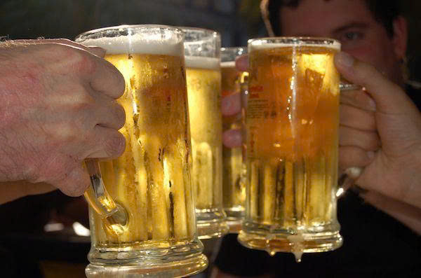 Cách uống bia Pilsner đúng cách 2025